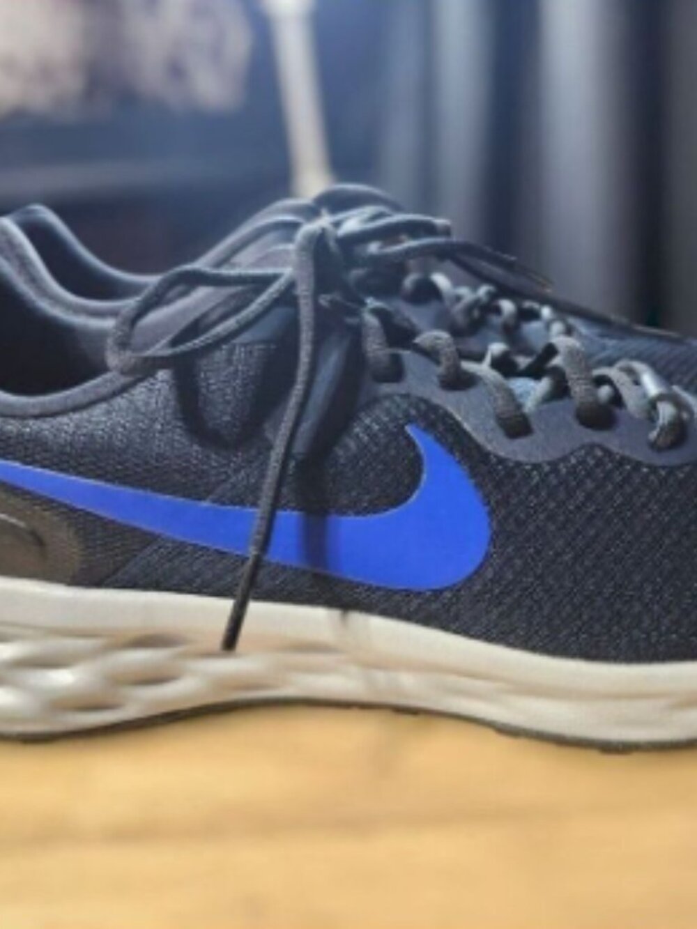 Nike revolution Men 11 Women 12.5